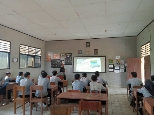 SUPERVISI GURU KELAS OLEH PENGAWAS BINAAN DI SMK LA TAHZAN MUNJUL